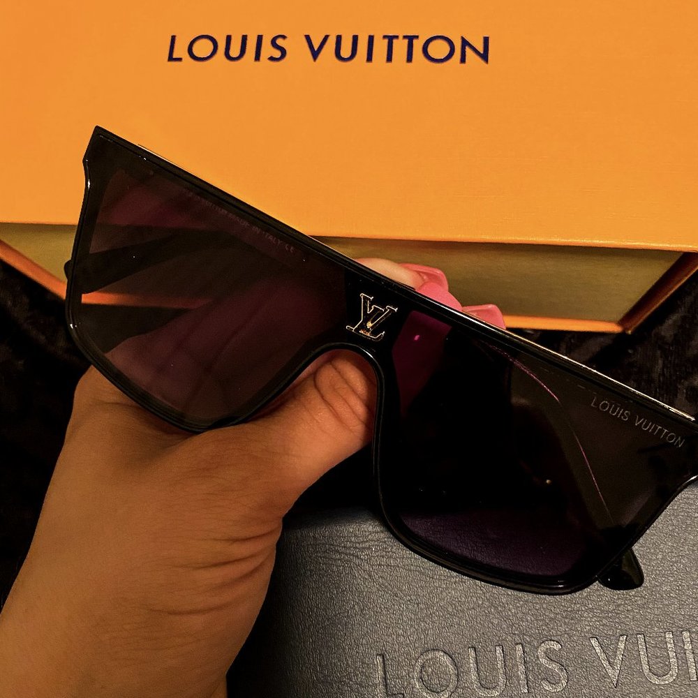 Louis Vuitton Monogram Sunglasses Black/Gold